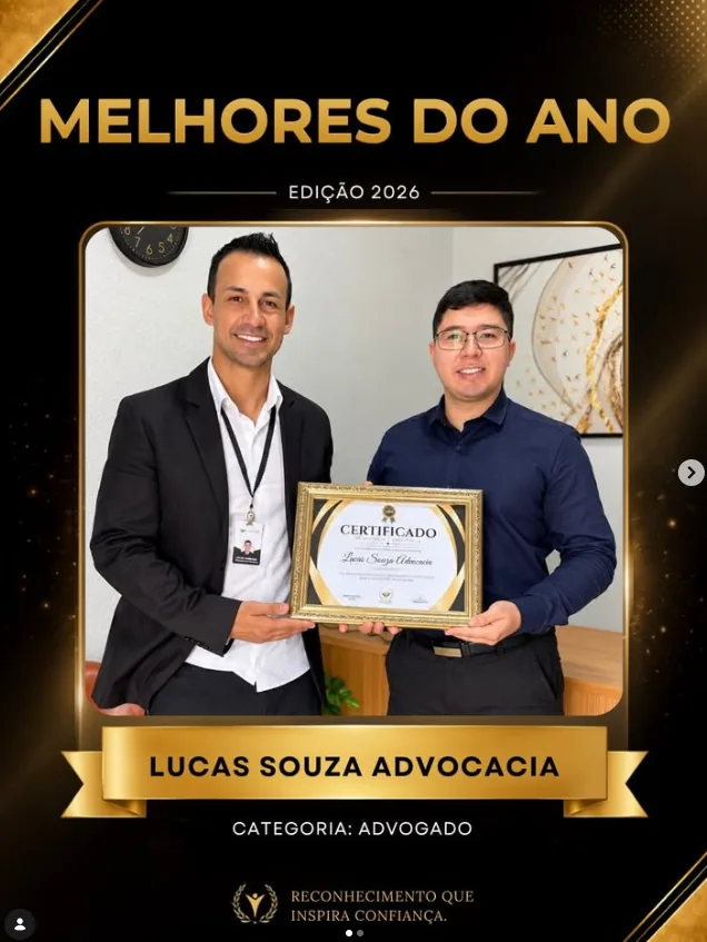 Lucas Souza recebendo o certificado Melhores do Ano, edição 2026, categoria advogado